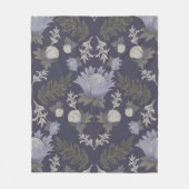 Symmetrical dark purple floral pattern fleecedecke (Vorderseite)