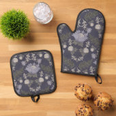 Symmetrical dark purple floral pattern ofenhandschuh & Topflappen-Set (Oben Unten)