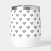 Symmetrische kleine Betonherzen auf Weiß (Rückseite)