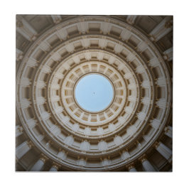 Symmetrische Worm-Augen-Ansicht eines großen Doms Fliese