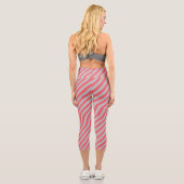 Symmetrischer diagonaler Streifen Hintergrund 5 Capri Leggings (Rückseite)