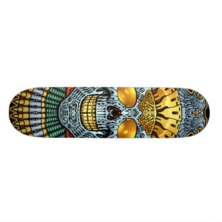 Symmetrischer Schädel mit Gewehren und Kugeln Skateboard