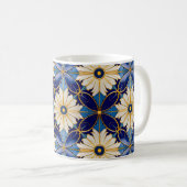 Symmetrisches Art Deco Blue Gold Floral Tile Motiv Kaffeetasse (VorderseiteRechts)
