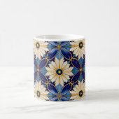 Symmetrisches Art Deco Blue Gold Floral Tile Motiv Kaffeetasse (Mittel)