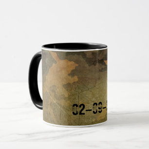 Symmetrisches Grunged Grün Beige Oliv-Tarnmuster Tasse