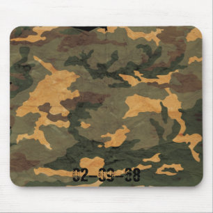Symmetrisches grungiges grünes olivfarbenes Tarnmu Mousepad