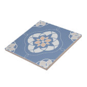 Symmetrisches Orange-Blume getechtes Muster auf bl Fliese (Seite)