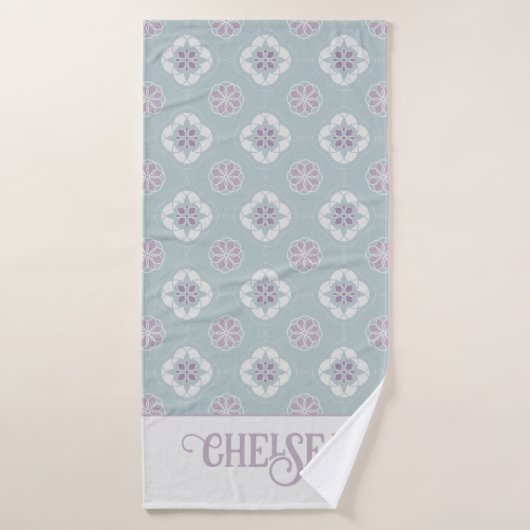 Symmetrisches rosa Blume gepolstertes Muster auf E Badehandtuch (Badehandtuch)