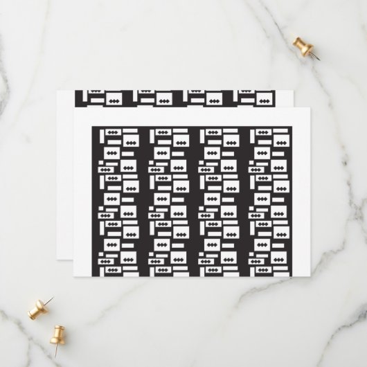 Symmetrisches, weißes geometrisches Design mit kna Save The Date (Vorderseite/Rückseite Beispiel)