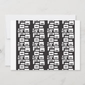 Symmetrisches, weißes geometrisches Design mit kna Save The Date (Rückseite)