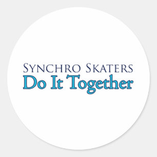 Synchro-Skater tun es zusammen Runder Aufkleber
