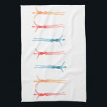 Synchronisiertes Schwimmen Handtuch<br><div class="desc">Wasserentwurf der Schwimmer in synchronisierten Bewegungen in den hellen Farben des Strandes.</div>