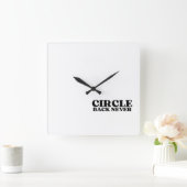 Synchronized Finality | Circle Back Never  Quadratische Wanduhr (Zuhause)