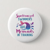 Synchronschwimmer sind Meerjungfrauen im Training Button (Vorderseite)