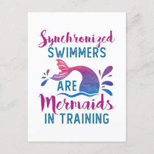 Synchronschwimmer sind Meerjungfrauen im Training Postkarte