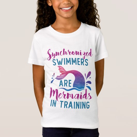 Synchronschwimmer sind Meerjungfrauen im Training T-Shirt (Vorderseite)