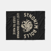 Synonym Rolls Joke Cinnamon Rolls Grammar Pun Funn Fleecedecke (Vorderseite (Horizontal))