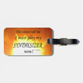 Synthesizer-Stimmen sagen, müssen spielen Gepäckanhänger (Rückseite horizontal)