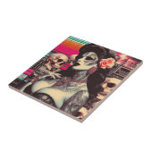 Synthwave Creepy Pin-up Fliese (Seite)