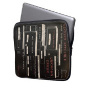 System Offline - Techno-Brutalist-Design Laptopschutzhülle (Vorderseite Links)