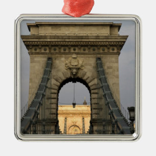 Szechenyi lanchid Szechenyi Chain Bridge), Ornament Aus Metall