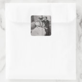 Szene aus der Leistung der Bedeutung von Sein Quadratischer Aufkleber (Tasche)