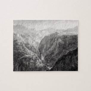 Szene vom Gasthaus an der Brücke des Teufels mit Puzzle