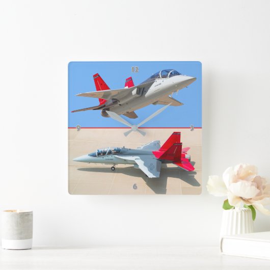 T-7A RED HAWK QUADRATISCHE WANDUHR (Zuhause)