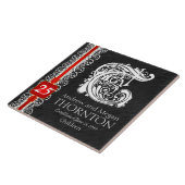 T Monogram "White Lace on Black" Anniversary Tile Fliese (Seite)