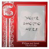 T Monogramm "Weiße Spitzen auf Rot" mit Foto - Til Fliese (Vorderseite)