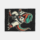 T-rex Dinosaur Karate Taekwondo Kampfkunst Fleecedecke (Vorderseite (Horizontal))