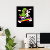 T-Rex Dinosaur Reiten Magisches Einhorn Regenbogen Poster (Heimbüro)