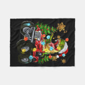 T-rex Santa In Monster Truck With Christmas Trees Fleecedecke (Vorderseite (Horizontal))
