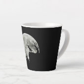 T Rex Stehend auf Mondschein Halloween Milchtasse (Rechte Ecke)