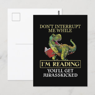 T Rex unterbricht mich nicht beim Lesen von Bücher Postkarte