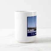 T.S. Arethusa auf dem gefrorenen Fluss Medway Kaffeetasse (Mittel)