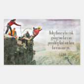 T.S. Eliot inspirierendes Zitat "Wie weit? Rechteckiger Aufkleber (Vorderseite)