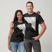 T - Shirt aus Schwarz-weißem Marmor mit Ihrem Brie (Unisex)