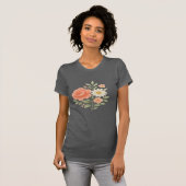 T - Shirt der Frau mit Blumen - Elegante Pastel-Bl (Vorne ganz)