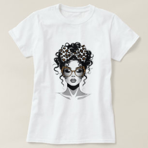 T - Shirt der Frau mit schöner Frauengesicht