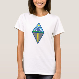 T - Shirt der hübschen geometrischen Berge