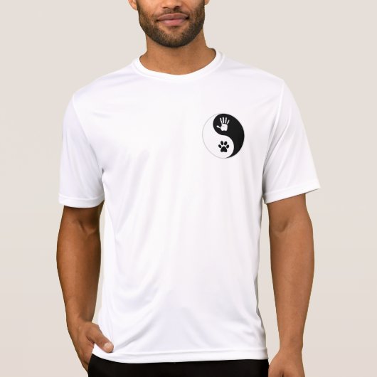 T - Shirt der Sport-Tek der Männer (kleines Logo) (Vorderseite)