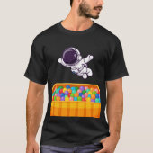 T - Shirt: Ein kosmischer Sprung in den Spaß T-Shirt (Vorderseite)