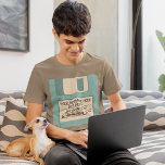 T - Shirt für benutzerdefinierte Nachrichtencomput<br><div class="desc">Erinnern Sie sich an Disketten? Dieser T - Shirt ist eine Explosion aus der Vergangenheit, mit der er eine hellblaue Diskette für Computer veranschaulicht. Verwenden Sie die Vorlagenfelder, um dem Label-Bereich des Laufwerks einfach eine eigene Nachricht hinzuzufügen. Dieses T-Shirt koordiniert mit anderen Gegenständen in unserer Old Tech Kollektion von Asterisk...</div>