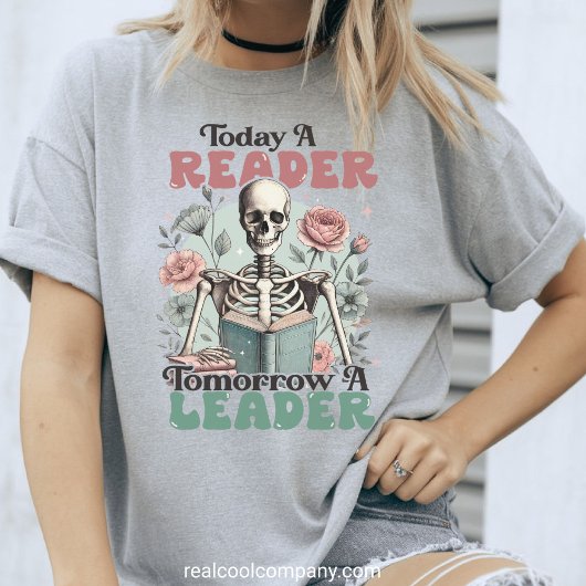 T-Shirt für Booking & Badass Skeleton Funny Readin Tri-Blend Shirt