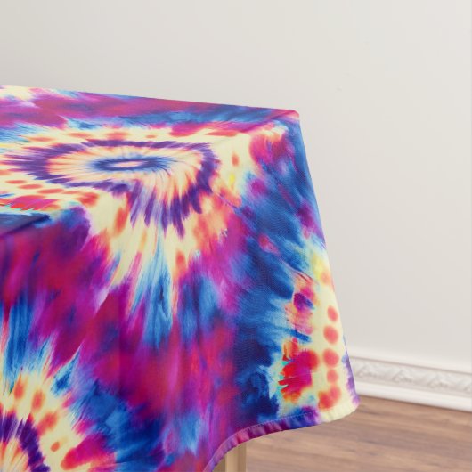 T-Shirt mit Batikmuster Tischdecke (Beispiel)