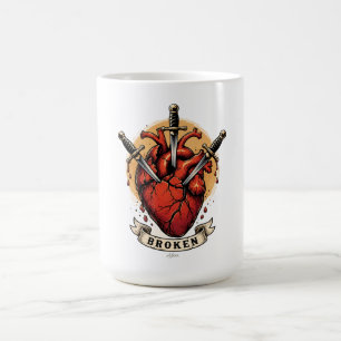 T-Shirt mit gebrochenen Herz-Dolchen Kaffeetasse