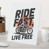 T - Shirt mit schnellem Live-Fahrrad Sockelschild (In Situ)