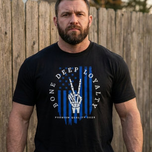 T-Shirt mit Skelett-Hand und USA-Flagge "Bone Deep