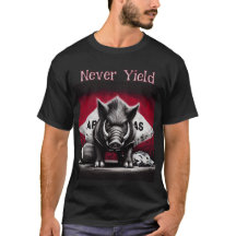 T-Shirt 'Never Yield Razorbacks'